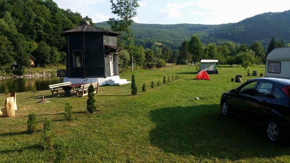 Hotel Auto Kamp Lav Kulen Vakuf Esterno foto