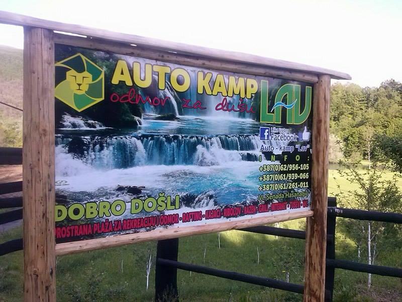 Hotel Auto Kamp Lav Kulen Vakuf Esterno foto
