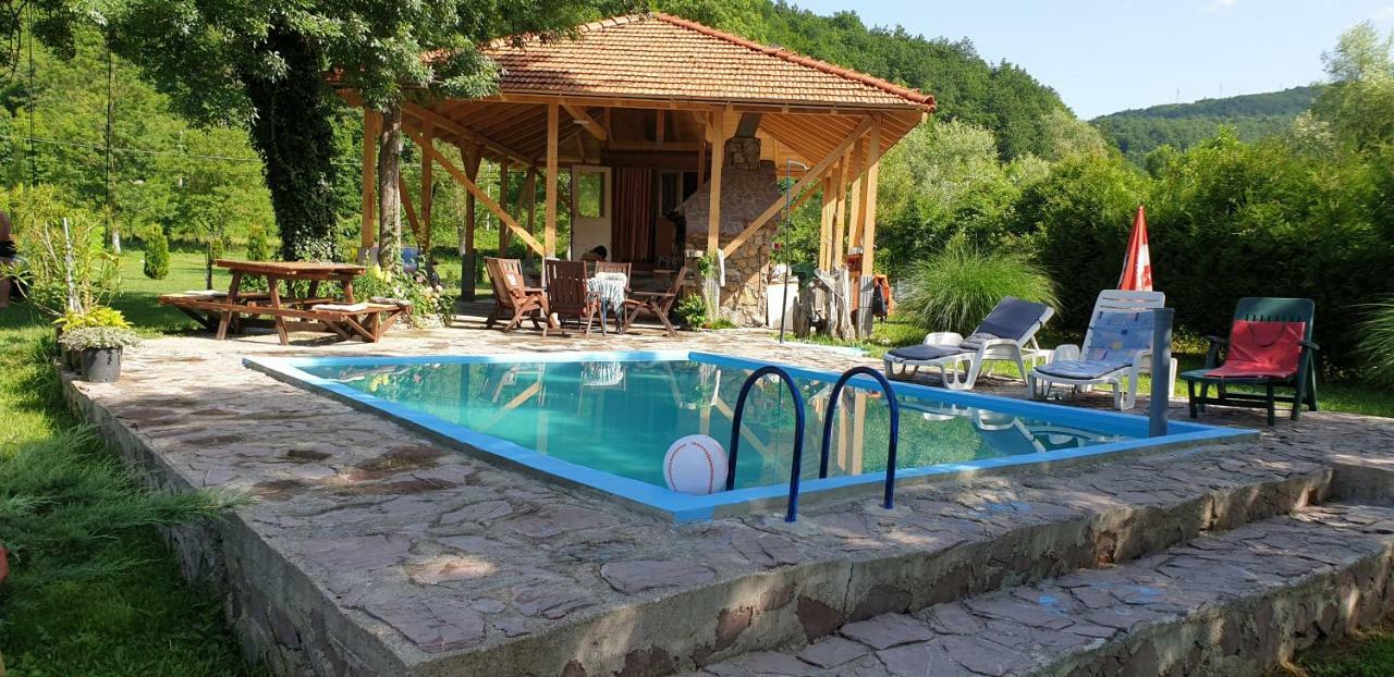 Hotel Auto Kamp Lav Kulen Vakuf Esterno foto