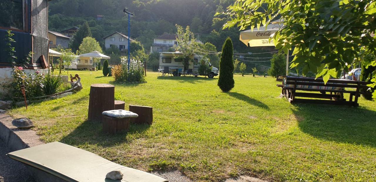 Hotel Auto Kamp Lav Kulen Vakuf Esterno foto
