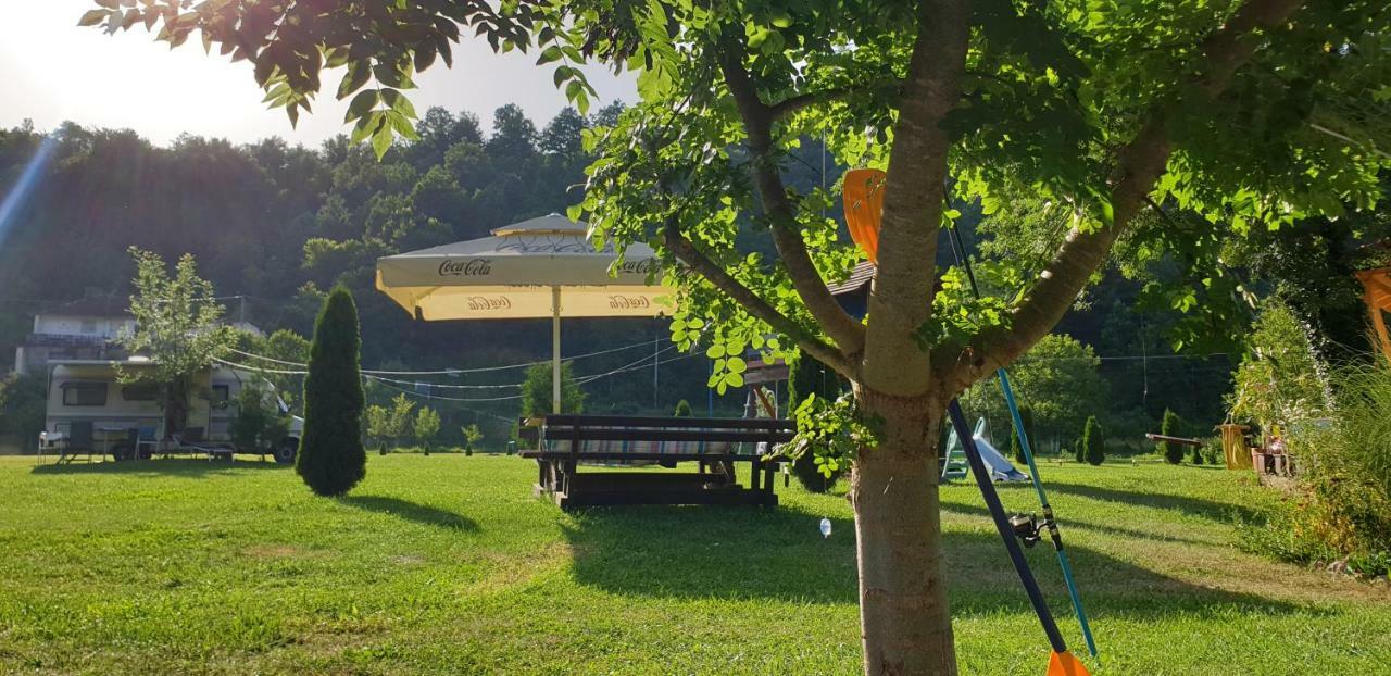 Hotel Auto Kamp Lav Kulen Vakuf Esterno foto