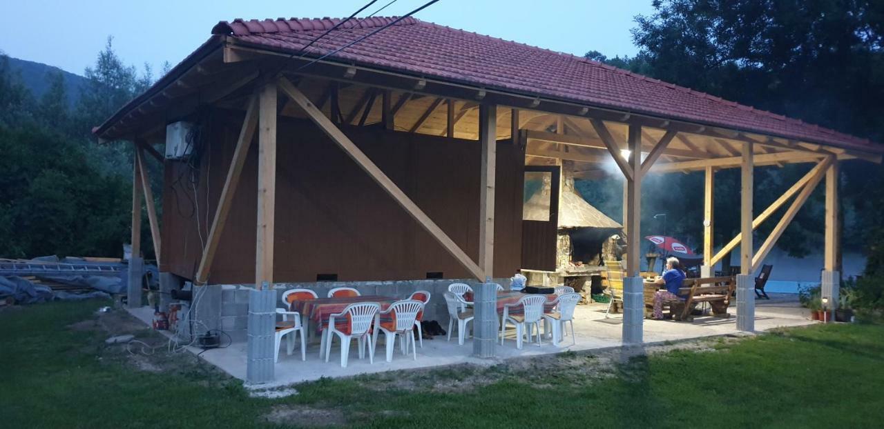 Hotel Auto Kamp Lav Kulen Vakuf Esterno foto